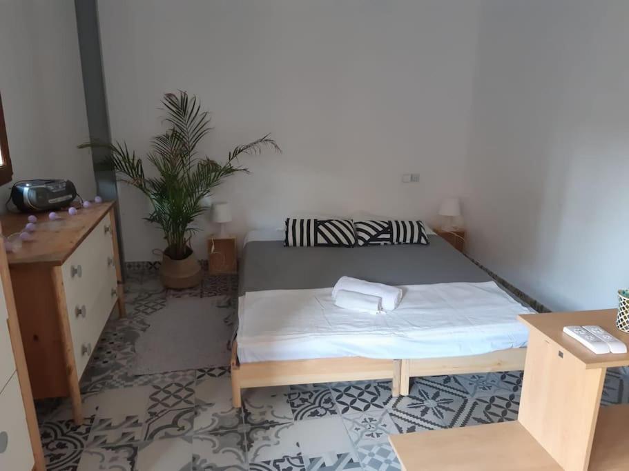 Precioso Apartamento Con A/A En Ruzafa Con Terracita Privada Y Acceso A Un Jardin, Para 2-3 Personas Valencia Eksteriør bilde